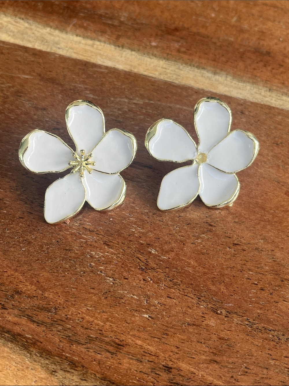 Gold-Edged White Floral Stud Earrings - Women Jewelry